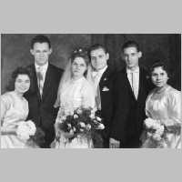 111-1422 Hochzeit Reinhard und Renate Gruenheid mit Gaesten.jpg